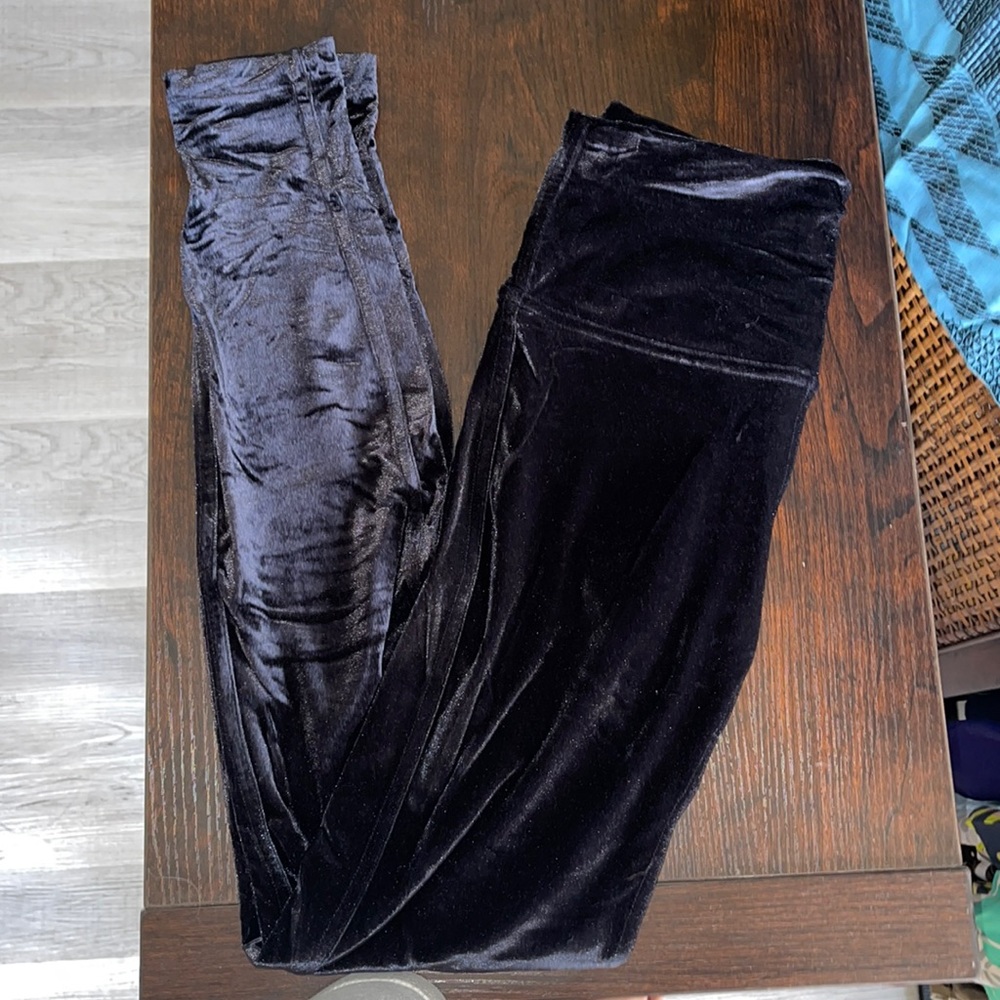 Lululemon Velvet Leggings. Size 6